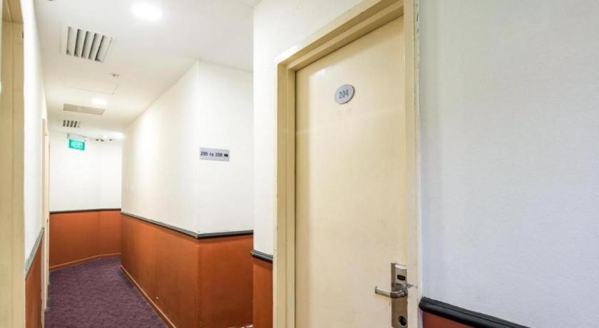 Meriton Hotel 2*